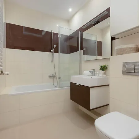 Modern With Parking & Balcony Near The Underground Station By Renters وارسو