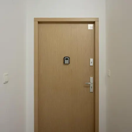 Modern With Parking & Balcony Near The Underground Station By Renters شقة وارسو