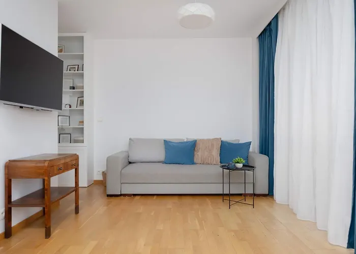 Modern With Parking & Balcony Near The Underground Station By Renters * وارسو