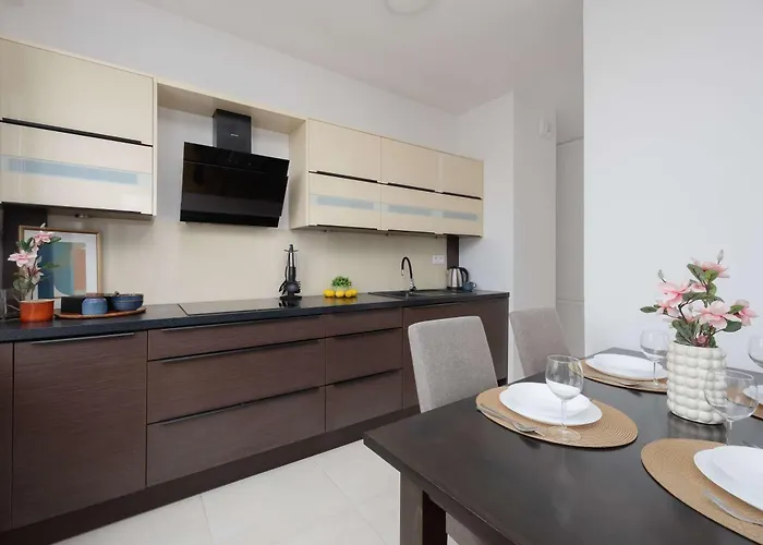 شقة Modern With Parking & Balcony Near The Underground Station By Renters