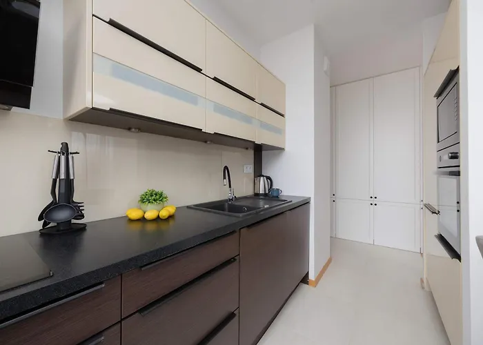 Modern With Parking & Balcony Near The Underground Station By Renters * وارسو