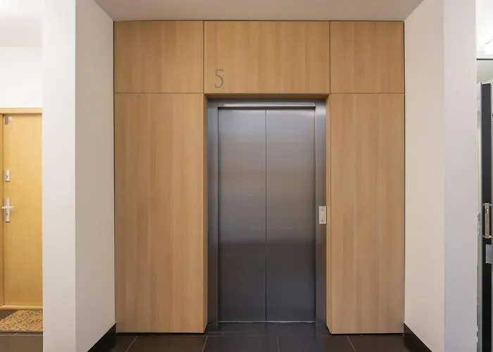 شقة Modern With Parking & Balcony Near The Underground Station By Renters