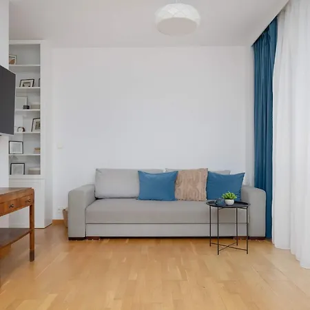 Modern With Parking & Balcony Near The Underground Station By Renters * ורשה
