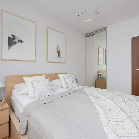 Modern With Parking & Balcony Near The Underground Station By Renters Appartement Varsovie