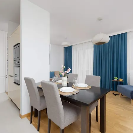 Modern With Parking & Balcony Near The Underground Station By Renters ורשה