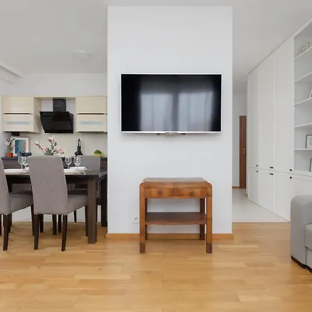 Modern With Parking & Balcony Near The Underground Station By Renters Varsovie