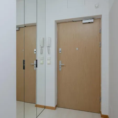 Modern With Parking & Balcony Near The Underground Station By Renters * ורשה