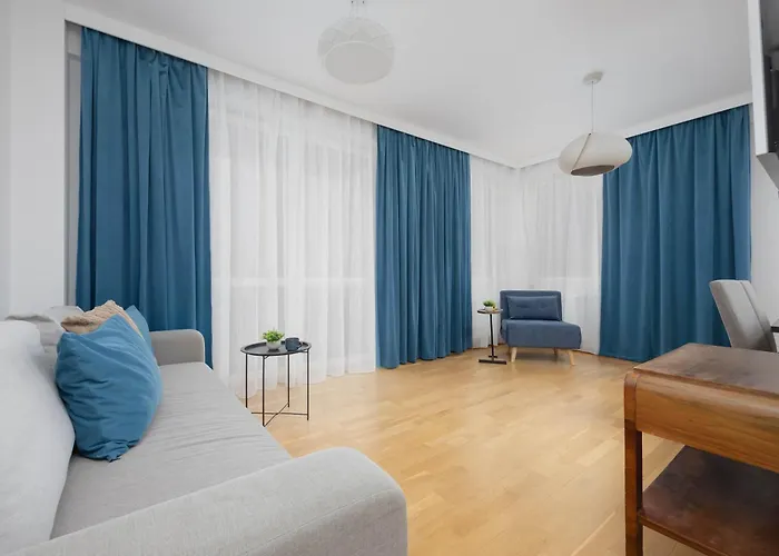 Modern With Parking & Balcony Near The Underground Station By Renters Varšava