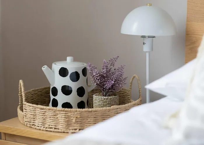 Modern With Parking & Balcony Near The Underground Station By Renters Varšava