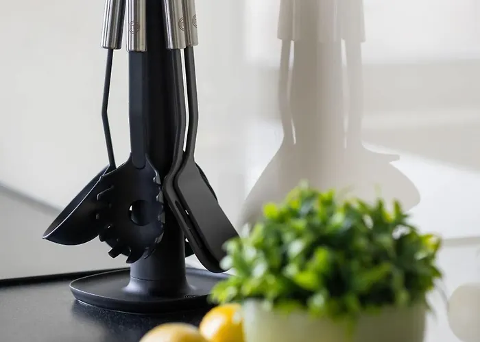 Modern With Parking & Balcony Near The Underground Station By Renters Apartmán