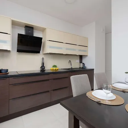 Apartment Modern With Parking & Balcony Near The Underground Station By Renters