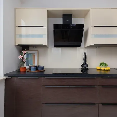 Apartment Modern With Parking & Balcony Near The Underground Station By Renters