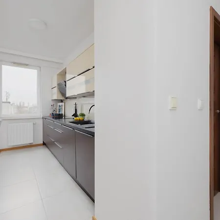 Modern With Parking & Balcony Near The Underground Station By Renters Apartment