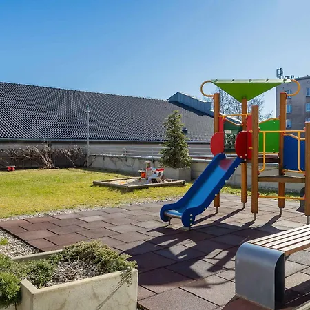 Modern With Parking & Balcony Near The Underground Station By Renters Apartman Varsó