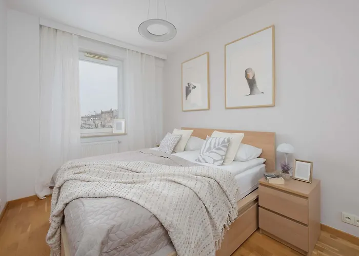 Modern With Parking & Balcony Near The Underground Station By Renters