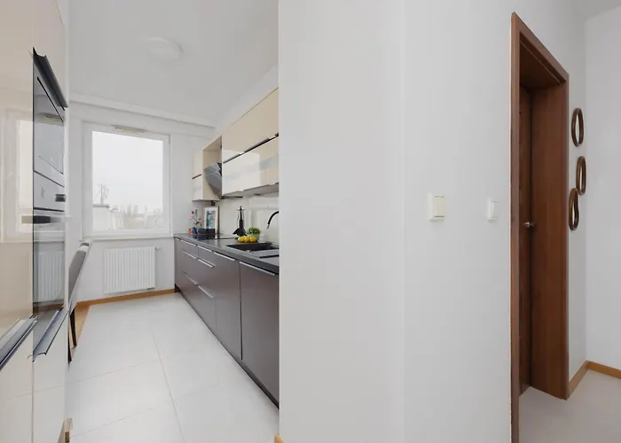 Modern With Parking & Balcony Near The Underground Station By Renters Apartman