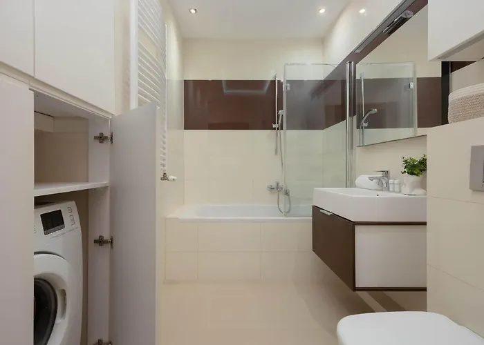 Modern With Parking & Balcony Near The Underground Station By Renters *