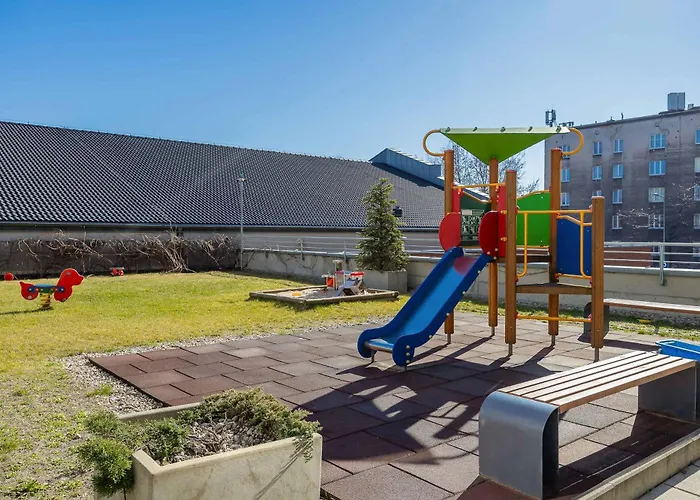 Modern With Parking & Balcony Near The Underground Station By Renters Apartman Varsó